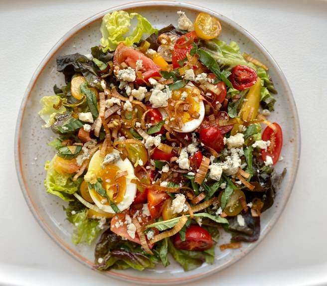 tomato and blue cheese salad with frizzled&nbsp;leeks