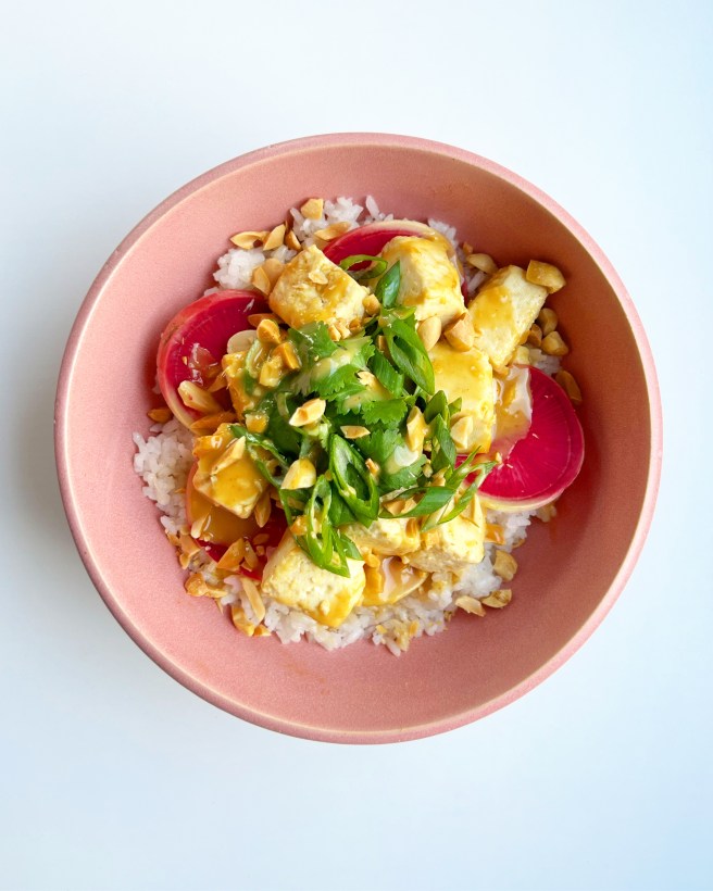 coconut rice with tofu tossed in peanut&nbsp;sauce